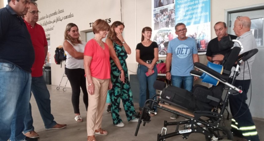 DONARON UNA SILLA POSTURAL AL GRUPO ESPERANZA