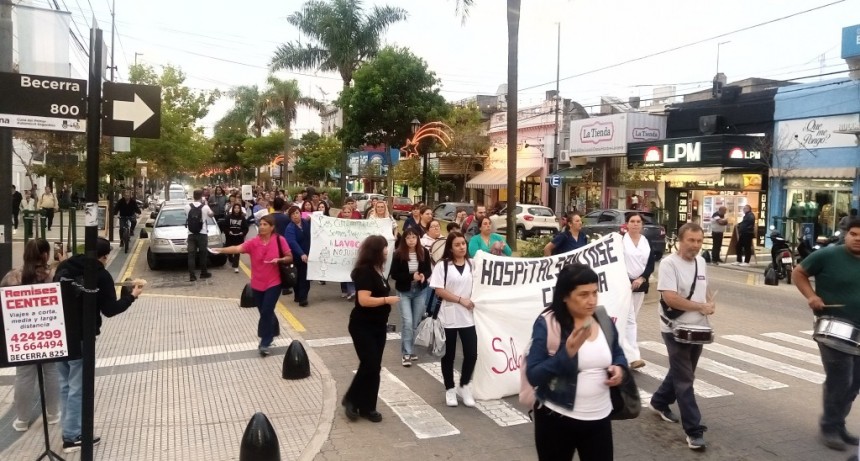 LAS ENFERMERAS CONTINÚAN RECLAMANDO