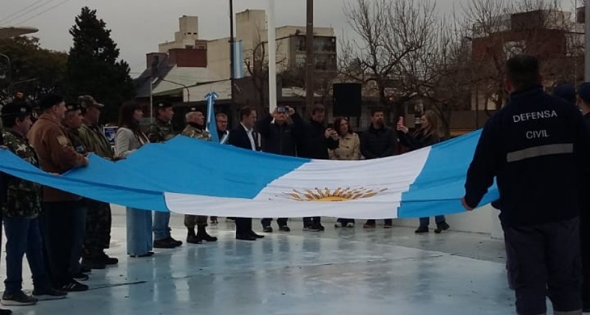 UN NUEVO MÁSTIL EN EL PARQUE URBANO