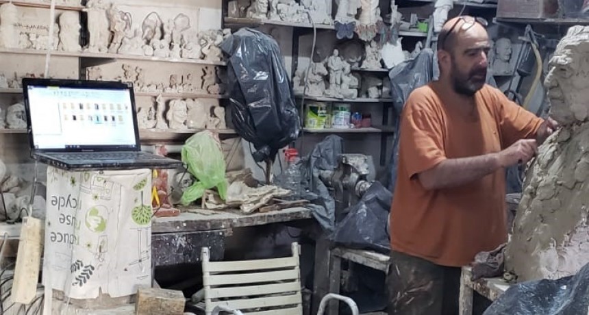 LANZAN UN BONO PARA EL BUSTO DE ALFONSÍN