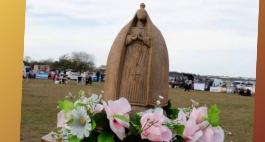 PROCESI&Oacute;N CON LA IMAGEN DE LA VIRGEN DEL CANCHILLO